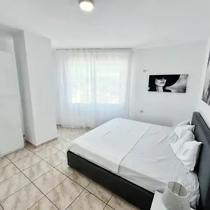 Apartment Beachfront Marilyn, Durres